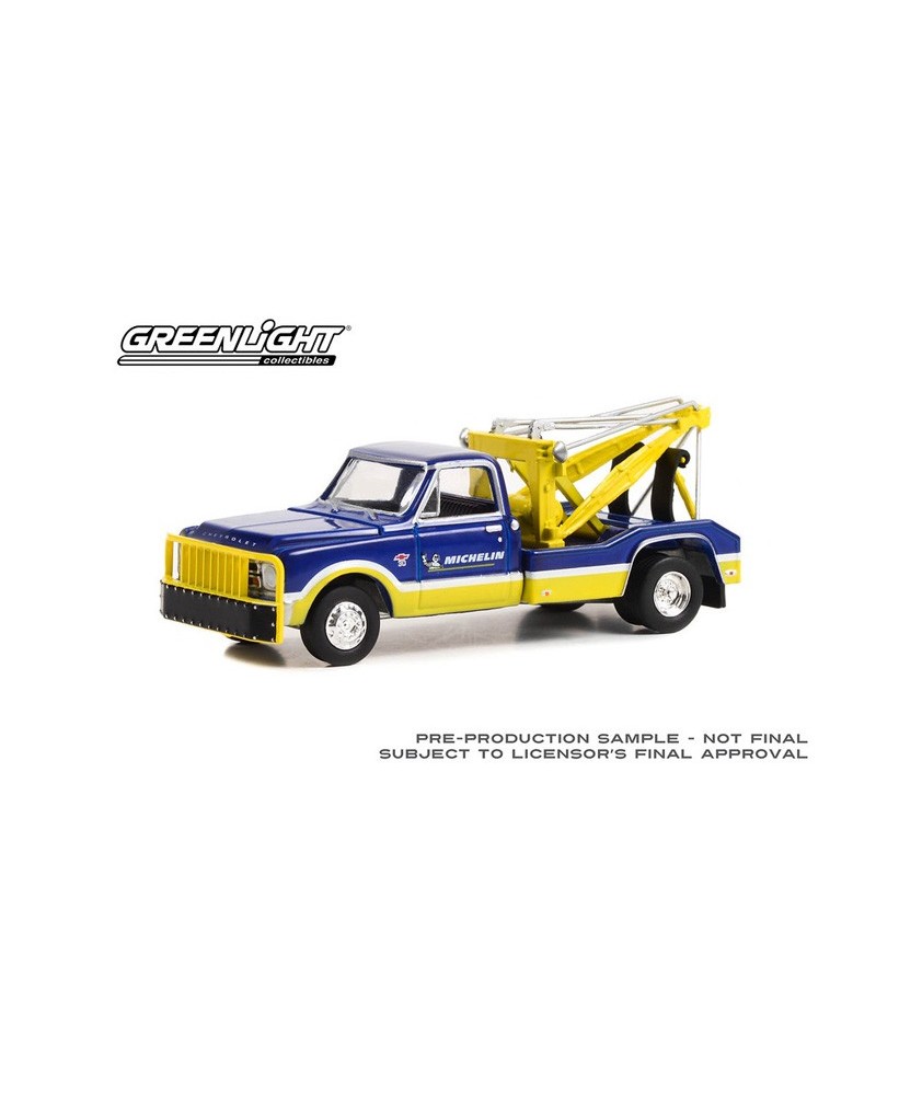 Greenlight Dually Drivers Series 11 - 1967 Chevrolet C-30 Dually Wrecker Michelin Service