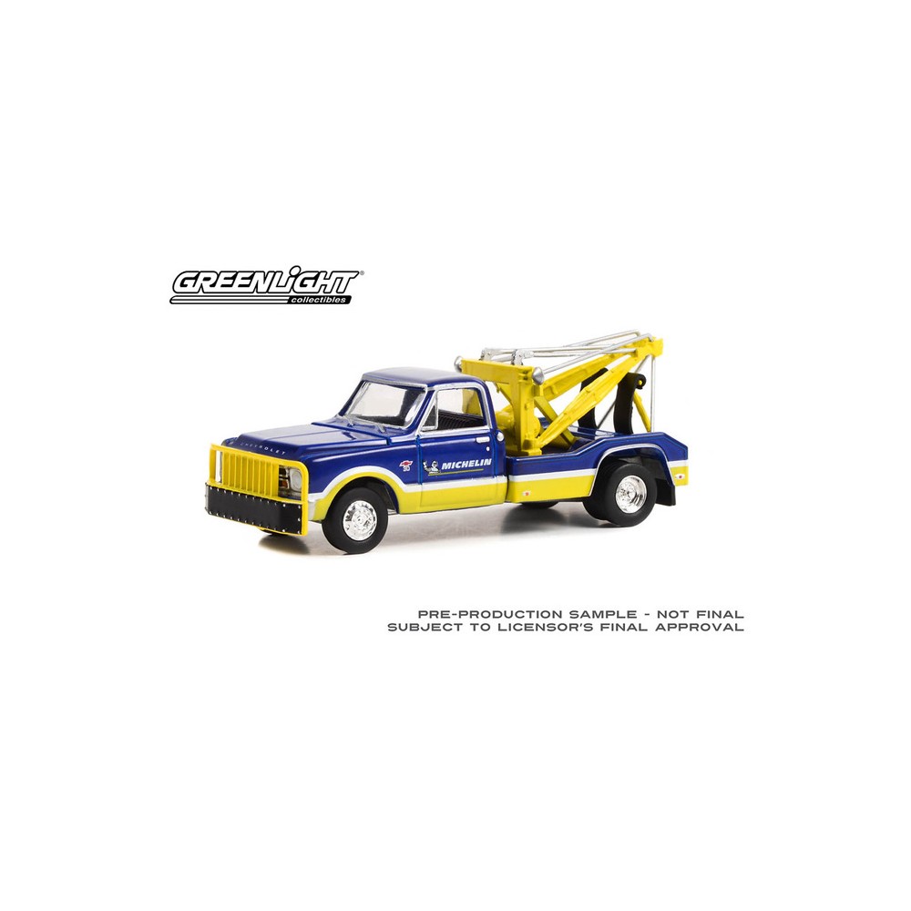 Greenlight Dually Drivers Series 11 - 1967 Chevrolet C-30 Dually Wrecker Michelin Service