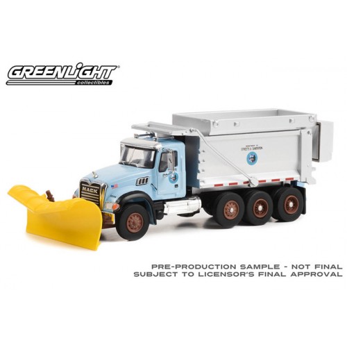 Greenlight S.D. Trucks Series 17 - 2019 Mack Granite Dump Truck with Snow Plow  and Salt Spreader Chicago