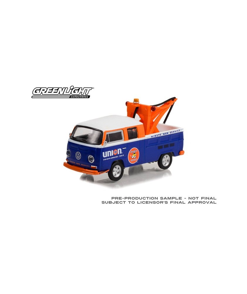 Greenlight Club Vee-Dub Series 15 - 1969 Volkswagen Double Cab Pickup with Tow Hook Union 76