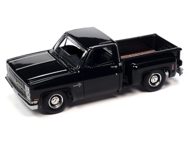 Auto World Premium 2023 - 1983 Chevy Silverado Stepside Truck