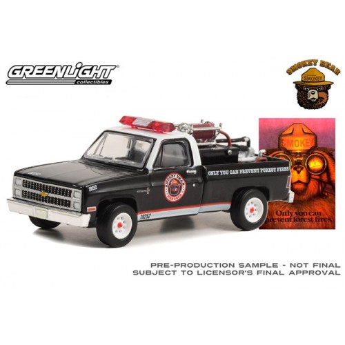Greenlight Smokey Bear Series 2 - 1982 Chevrolet C20 Custom Deluxe with Fire Equipment