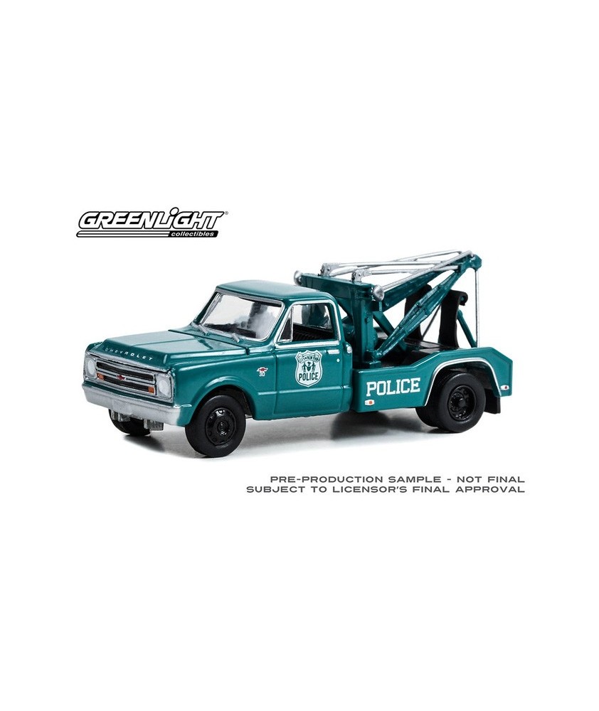 Greenlight Dually Drivers Series 12 - 1967 Chevrolet C-30 Dually Wrecker NYPD