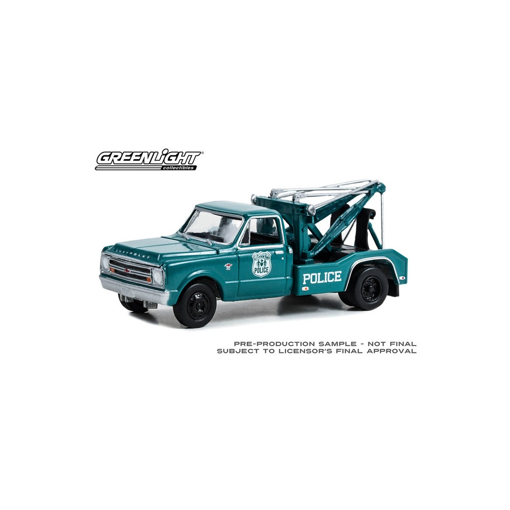 Greenlight Dually Drivers Series 12 - 1967 Chevrolet C-30 Dually Wrecker NYPD