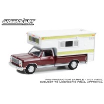 Greenlight Hobby Exclusive - 1981 Dodge Ram D-250 Royal with Large Camper