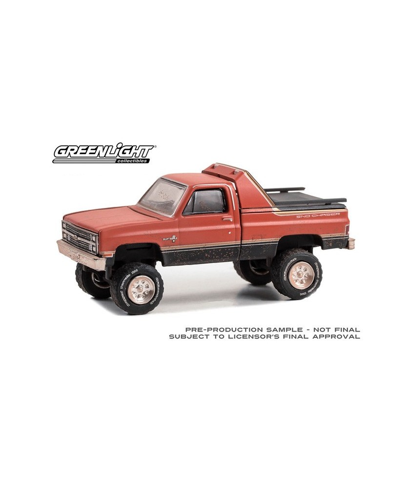 Greenlight Hobby Exclusive - 1984 Chevrolet K-10 Scottsdale 4x4 Sno Chaser Weathered