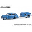 Greenlight Hitch and Tow Series 30 - 1942 Ford Fordor Super Deluxe with Tear Drop Trailer