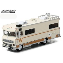 Greenlight Heavy Duty Series 8 - 1973 Winnebago Chieftain RV Route 66