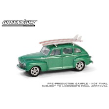 Greenlight The Hobby Shop Series 16 - 1946 Ford Fordor Super Deluxe with Roof Rack and Surfboards