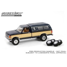 Greenlight The Hobby Shop Series 16 - 1991 Ford F-150 XLT Lariat with Camper Shell