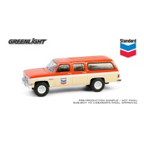 Greenlight Chevron Special Edition Series 1 -1988 GMC Suburban Sierra Classic C10