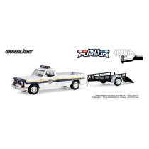 Greenlight Hot Pursuit Hitch and Tow Series 1 - 1990 Dodge Ram D250 with Utility Trailer Philadelphia Police