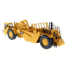 Diecast Masters Caterpillar 657G Wheel Tractor Scraper