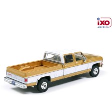 IXO America Model Cars - 1975 GMC Sierra Classic Pickup Truck