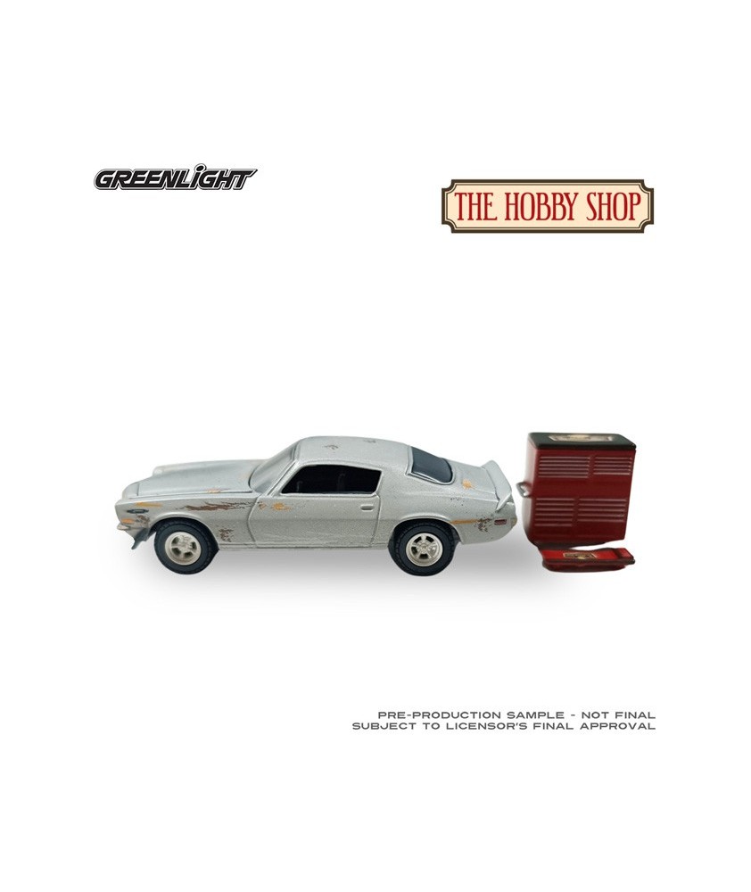 Greenlight The Hobby Shop Series 17 - 1970 Chevrolet Camaro Unrestored with Tool Cart and Creeper