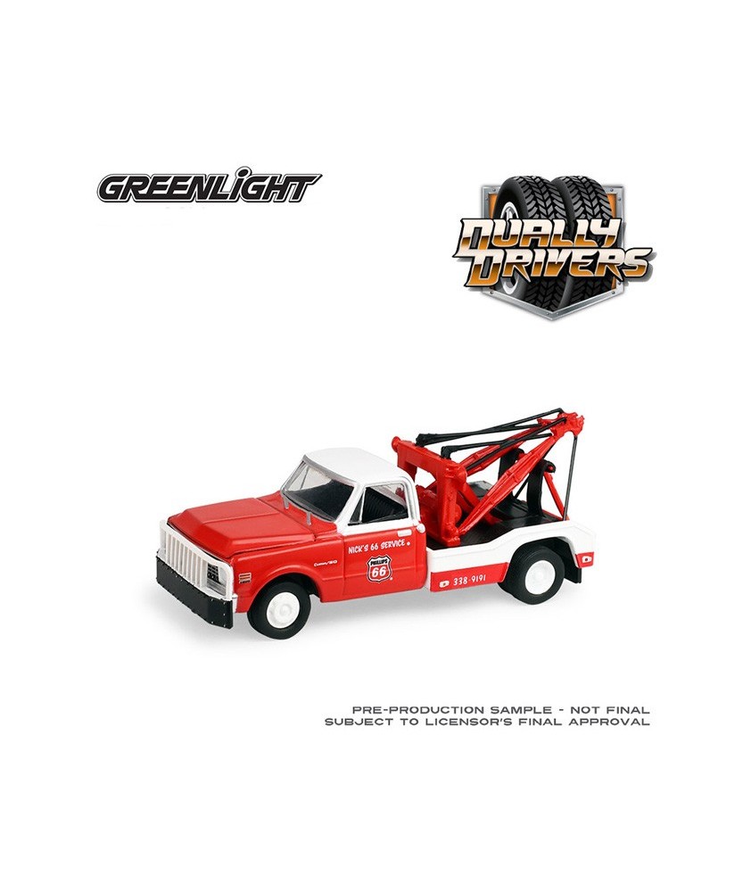Greenlight Dually Drivers Series 17 - 1971 Chevrolet C-30 Dually Wrecker Phillips 66