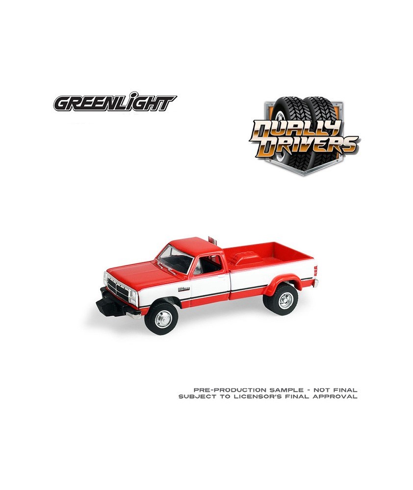 Greenlight Dually Drivers Series 17 - 1993 Dodge Ram D350 Dually with Exhaust and Bumper Weights