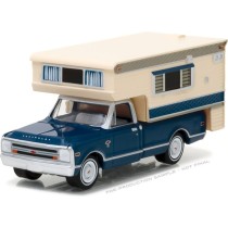 Hobby Exclusive - 1968 Chevrolet C-10 with Large Camper