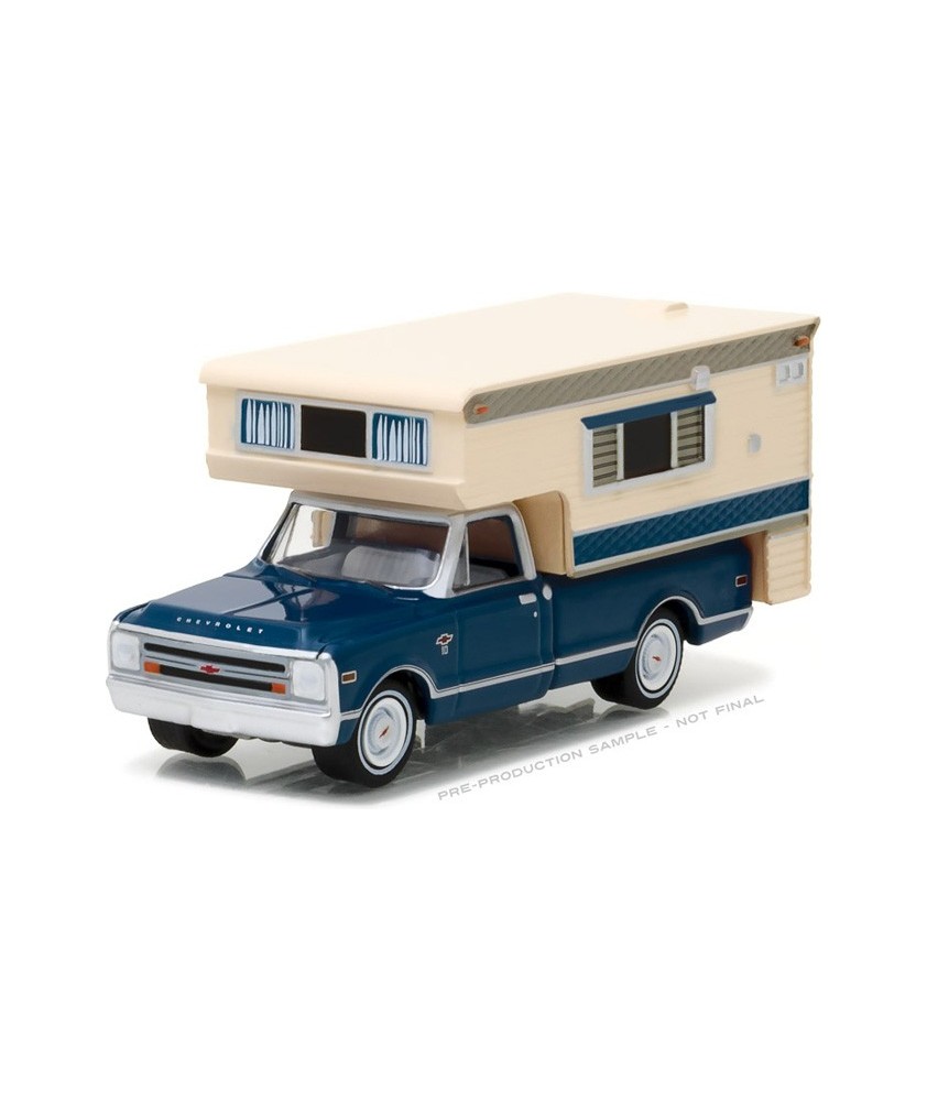 Hobby Exclusive - 1968 Chevrolet C-10 with Large Camper