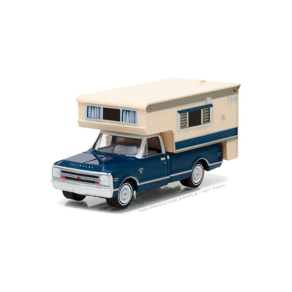 Hobby Exclusive - 1968 Chevrolet C-10 with Large Camper