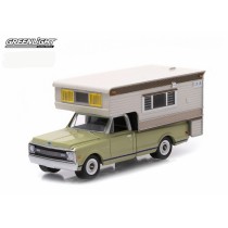 Hobby Exclusive - 1969 Chevrolet C10 Cheyenne with Large Camper