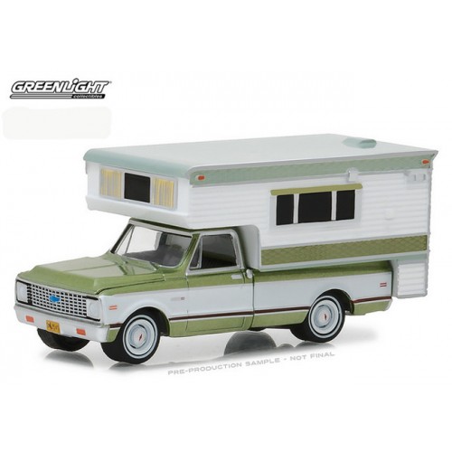 Hobby Exclusive - 1972 Chevy C-10 Cheyenne with Large Camper
