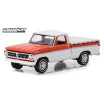 Greenlight Hobby Exclusive - 1971 Ford F-100 Short Bed with Cover