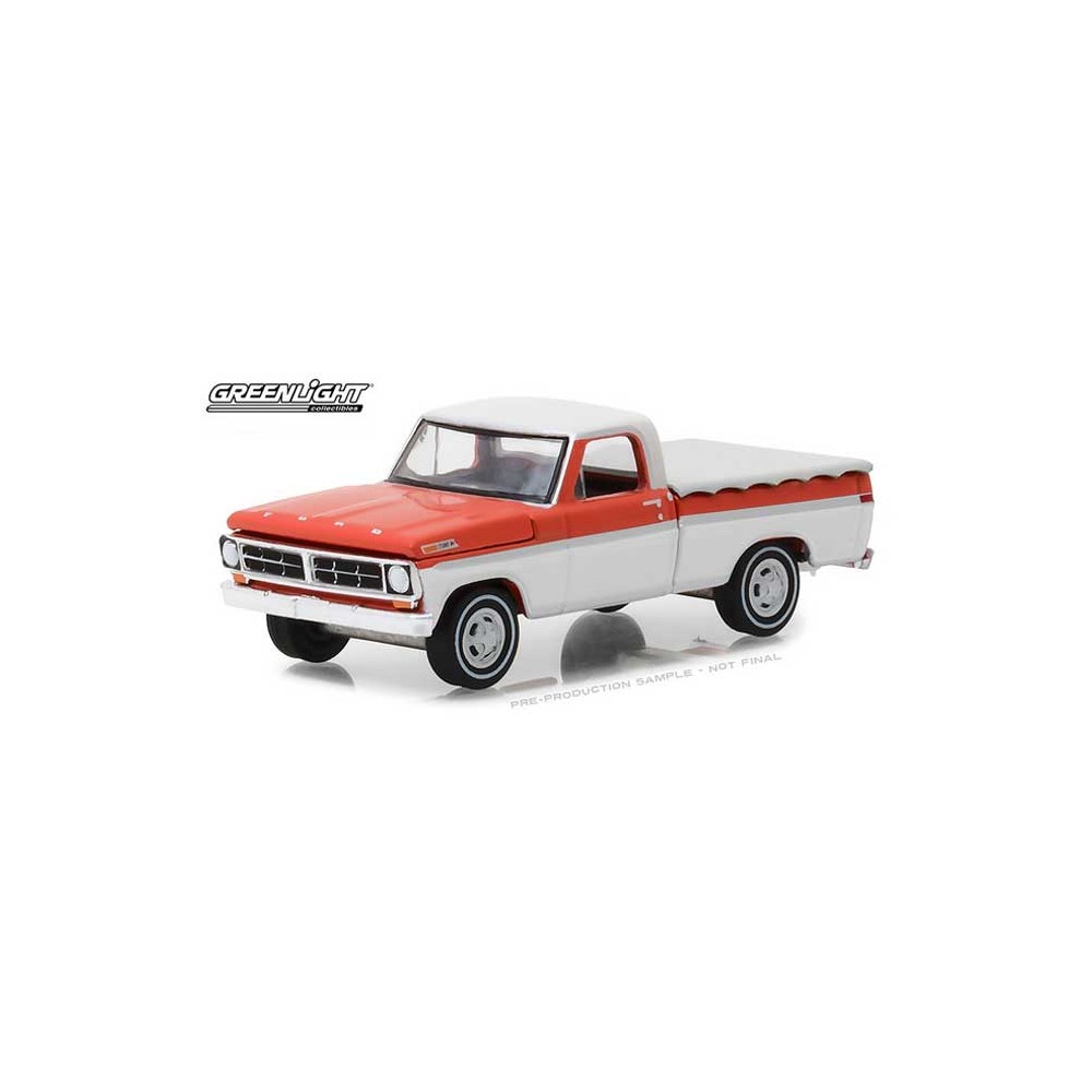 Greenlight Hobby Exclusive - 1971 Ford F-100 Short Bed with Cover