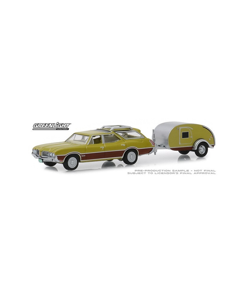 Greenlight Hitch and Tow Series 17 - 1971 Oldsmobile Vista Cruiser and Teardrop Trailer