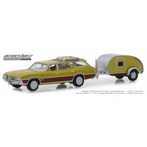 Greenlight Hitch and Tow Series 17 - 1971 Oldsmobile Vista Cruiser and Teardrop Trailer
