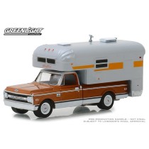 Greenlight Hobby Exclusive - 1970 Chevy C-10 with Silver Streak Camper