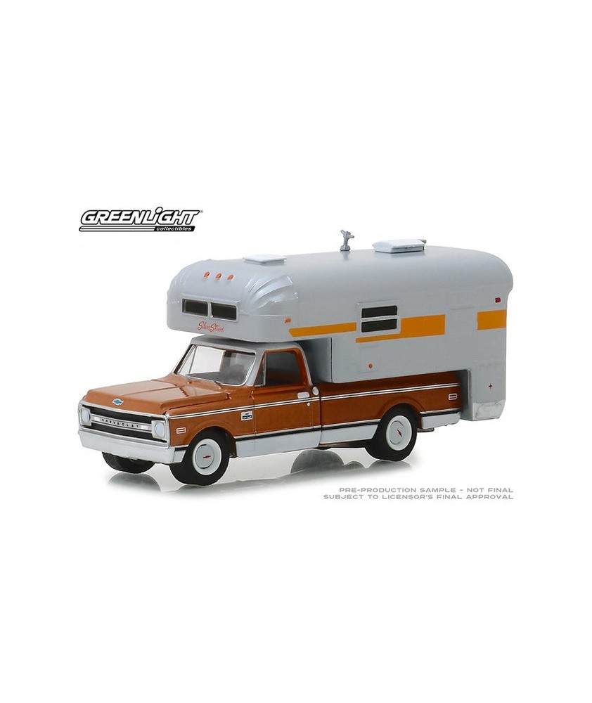 Greenlight Hobby Exclusive - 1970 Chevy C-10 with Silver Streak Camper