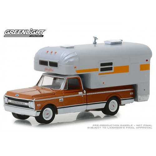 Greenlight Hobby Exclusive - 1970 Chevy C-10 with Silver Streak Camper