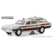 Greenlight Hobby Exclusive - 1970 Oldsmobile Vista Cruiser Ambulance