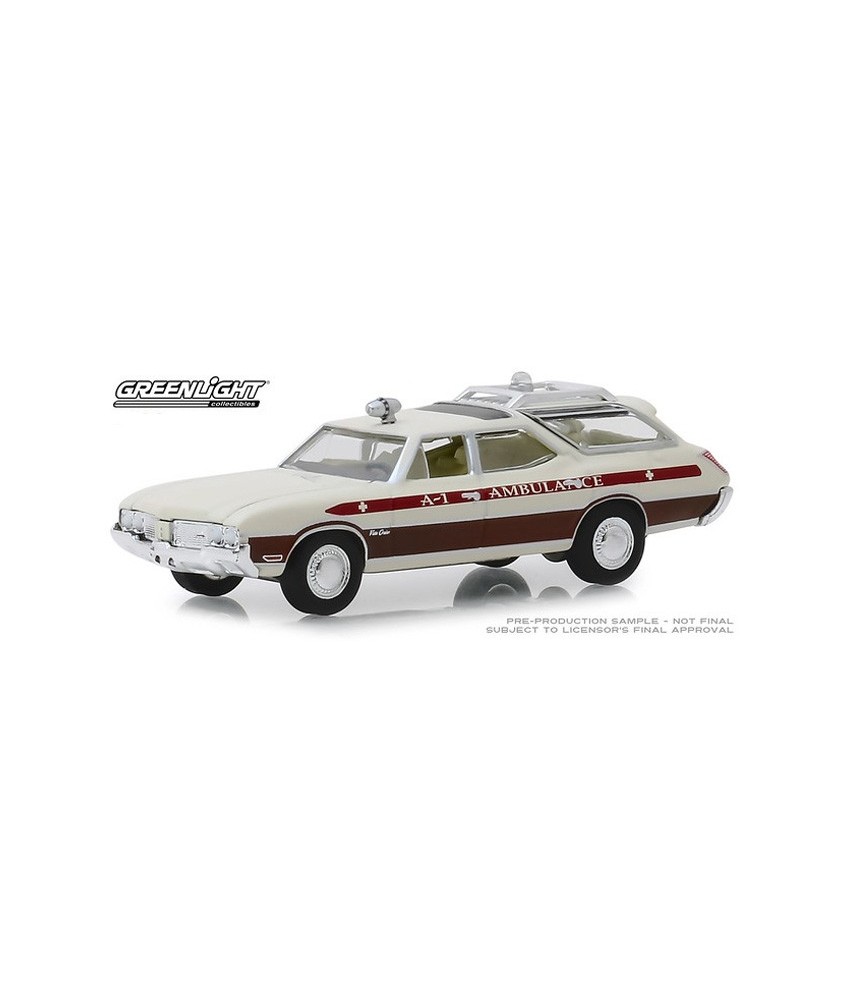 Greenlight Hobby Exclusive - 1970 Oldsmobile Vista Cruiser Ambulance