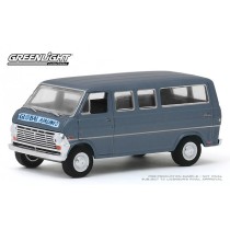 Greenlight Hobby Exclusive - 1969 Ford Club Wagon Global Airlines