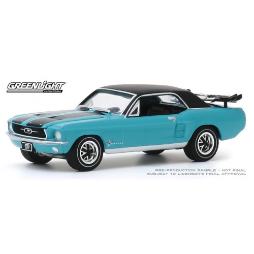 Greenlight Hobby Exclusive - 1967 Ford Mustang Coupe Ski Country Special