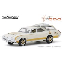 Greenlight Hobby Exclusive - 1972 Oldsmobile Vista Cruiser  Indy 500 Press Car