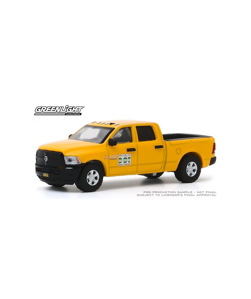 Greenlight Hobby Exclusive - 2017 RAM 2500 NYC DOT