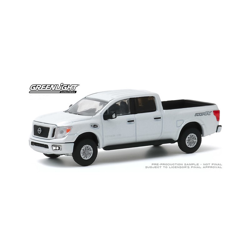 Details about   1/64 GREENLIGHT 2018 Nissan Titan XD Pro-4X with Snow Plow and Salt Spreader 