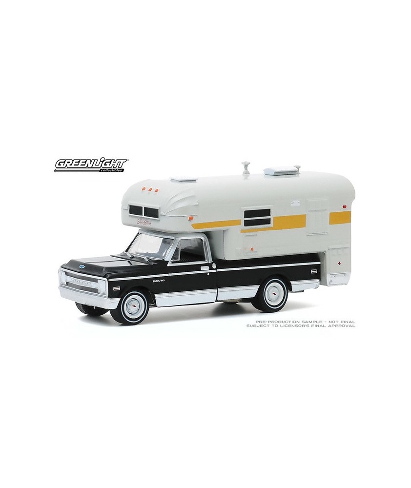 Greenlight Hobby Exclusive - 1969 Chevrolet C-10 Cheyenne with Silver Streak Camper