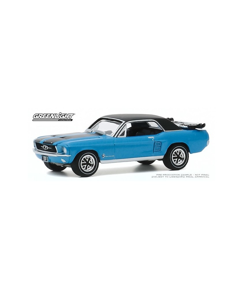 Greenlight Hobby Exclusive - 1967 Ford Mustang Coupe Ski Country Special