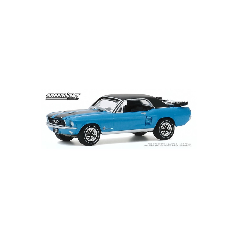Greenlight Hobby Exclusive - 1967 Ford Mustang Coupe Ski Country Special