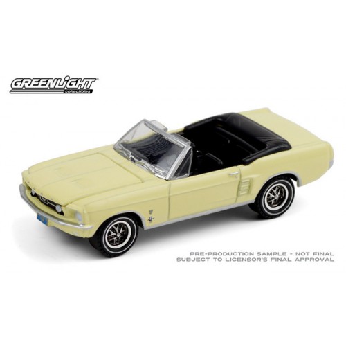 Greenlight Hobby Exclusive - 1967 Ford Mustang Convertible High Country Special
