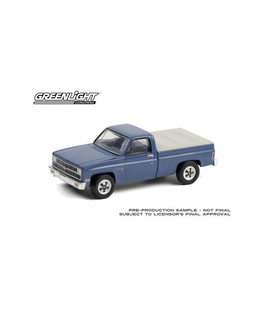 Greenlight Blue Collar Series 8 - 1981 Chevrolet Custom Deluxe 20 with Bed Cover