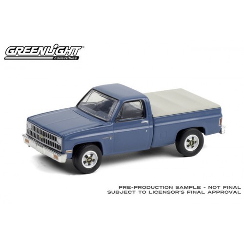 Greenlight Blue Collar Series 8 - 1981 Chevrolet Custom Deluxe 20 with Bed Cover