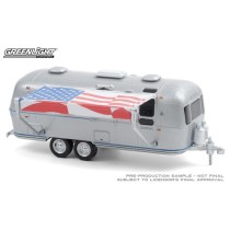 Greenlight Hitched Homes Series 9 - 1972 Airstream Double-Axle Land Yacht Safari