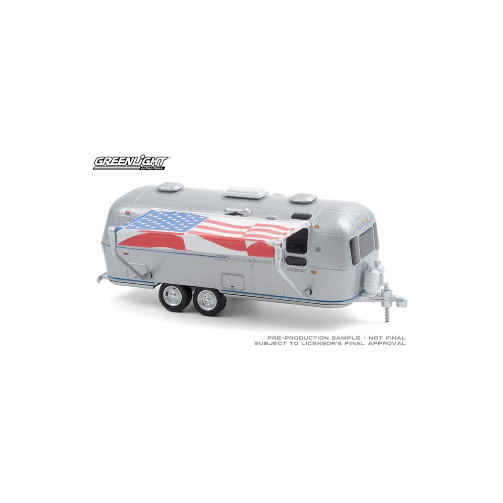 Greenlight Hitched Homes Series 9 - 1972 Airstream Double-Axle Land Yacht Safari