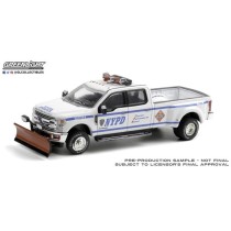 Greenlight Hobby Exclusive - 2019 Ford F-350 Dually with Snow Plow NYPD