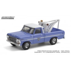 Greenlight Hobby Exclusive - 1979 Ford F-250 with Drop In Tow Hook NYPD